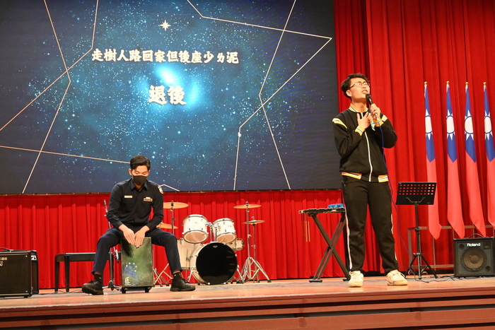 參賽組別「走樹人路回家但後座少ㄌ泥」